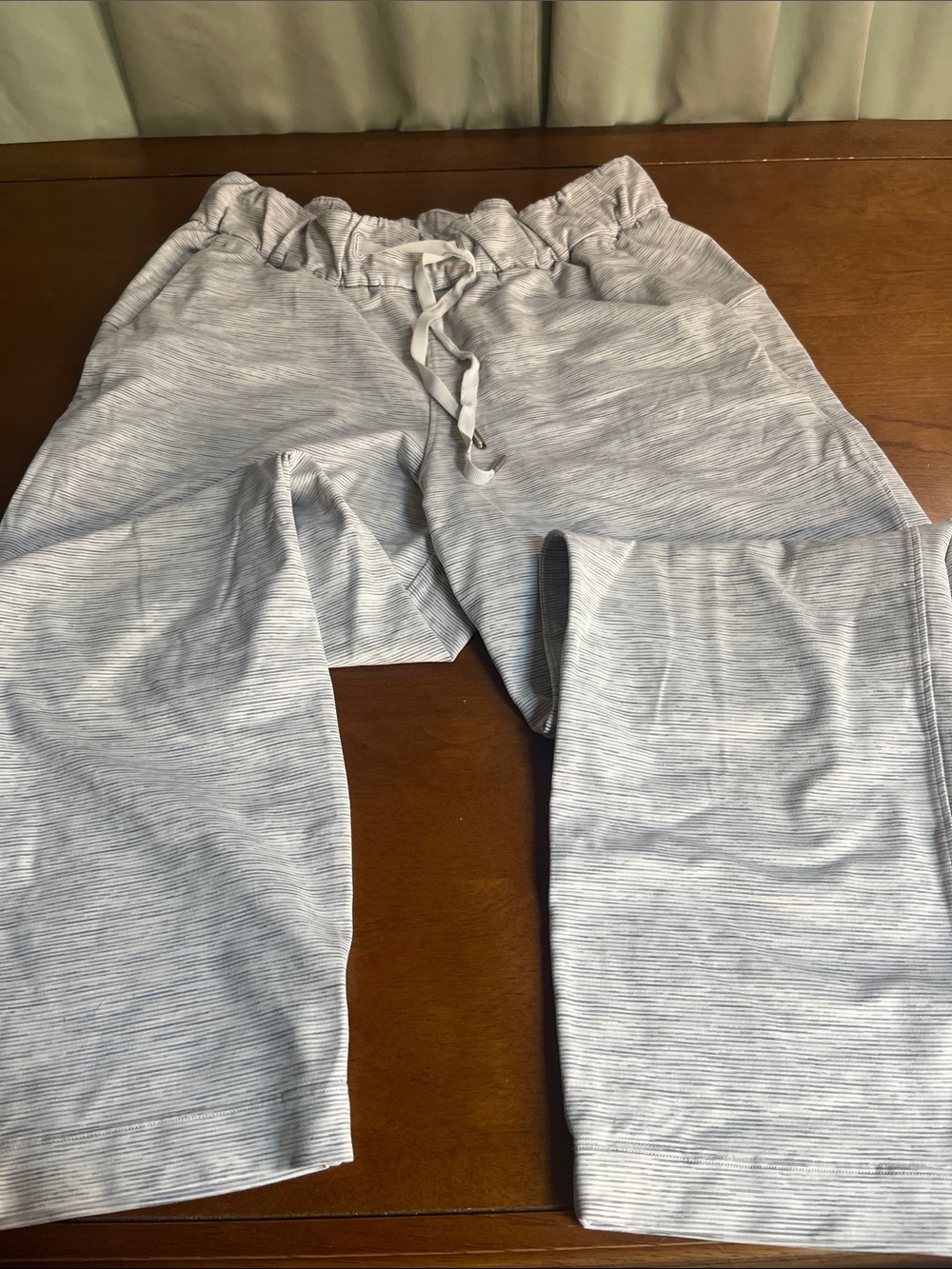lululemon athletica Light Heather Women’s Cropped Capri On the Fly Jogger Pants